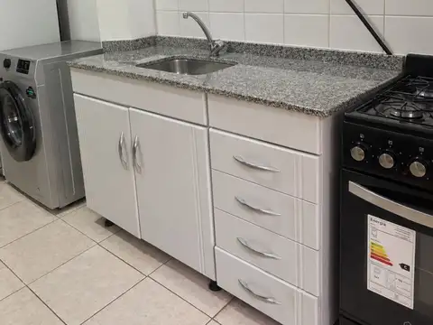 Constitución 2000, Piso 1