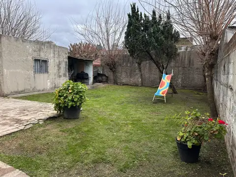 VENTA - CASA -3 AMBIENTES - ADROGUE- MUY- BUENA-ZONA