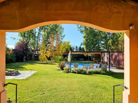 Casa en Venta con 2 cocheras