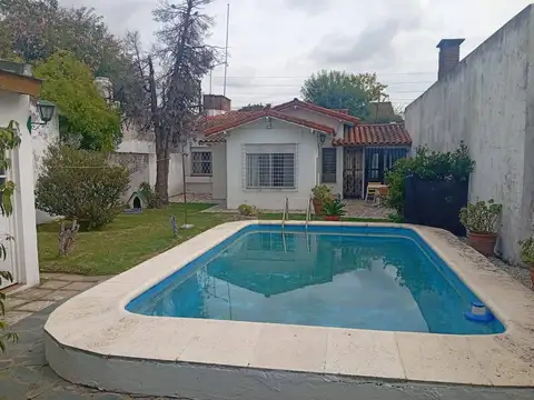 Casa en venta c/ cochera en Merlo