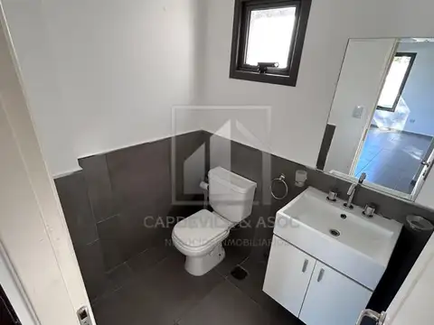 Casa en Alquiler con 2 cocheras