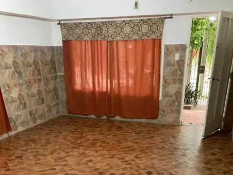 CASA LOTE PPIO DE 4 AMB-C/DPTO 3 AMB. (RINCON 2600-R MEJÌA)