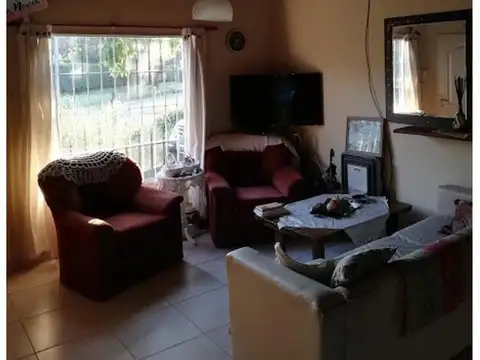 Casa 3 ambientes con 2 baños