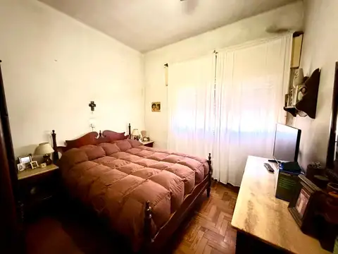 VENTA CASA 4 AMBIENTES, BERNAL ESTE.