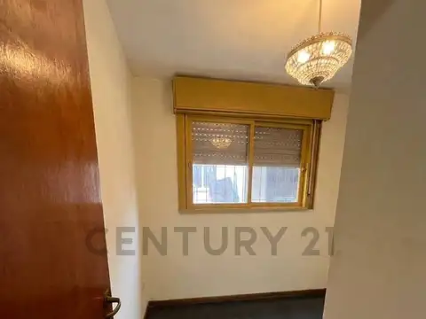 Casa PB y PA — 4+2 Ambientes con Garage y Doble Entrada | C. Remedio de Escalada de San Martín 5000,
