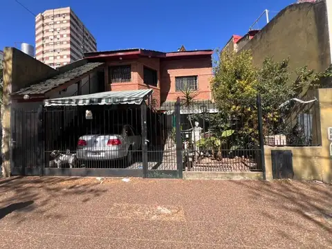 Casa pb y pa — 4+2 ambientes con garage y doble entrada | c. remedio de escalada de san martín 5000,
