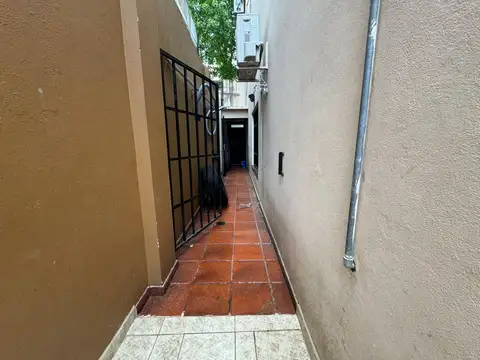 Casa 7 ambientes con 2 baños
