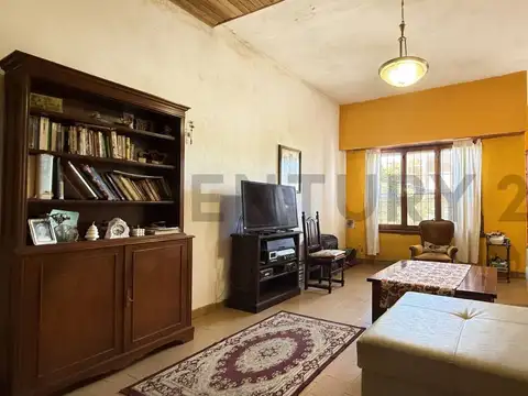 Casa 5 ambientes con 1 baño