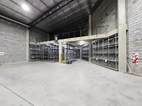 DEPOSITO CON OFICINAS  EN ALQUILER EN LOMA VERDE