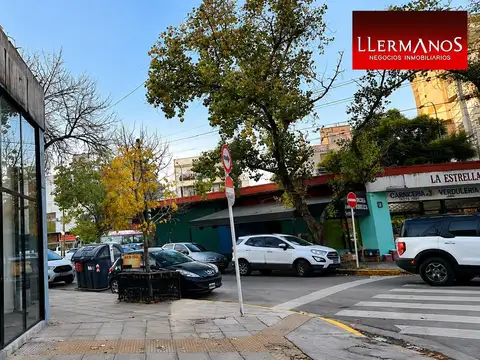 Local en Alquiler en Coghlan, $ 700.000