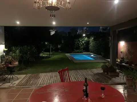 CASA 3 DORMITORIOS POSIBILIDAD DE AMPLIACION  ARROYITO. PILETA. JARDIN, PARRILLA. COCHERAS. TERRAZA