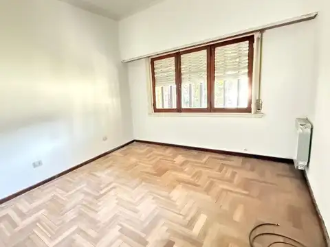 Chalet de 5 ambientes en venta en Parque Luro