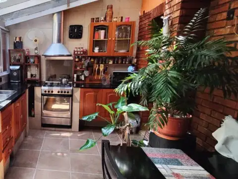 Casa 4 ambientes con 1 baño