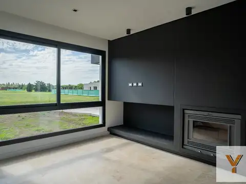 Casa en venta - 3 Dormitorios 4 Baños - 2.100Mts2 - Luján