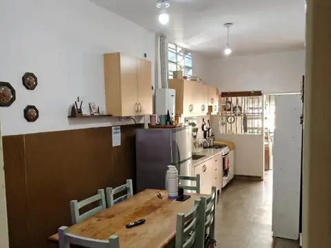 A una cuadra de PASEO DEL JOCKEY. Casa 3 dormitorios