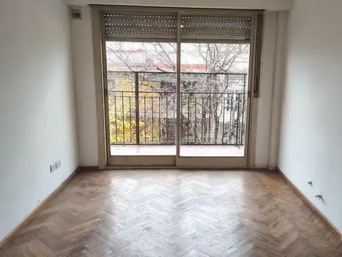 Depto de 2 ambientes en alquiler con balcón