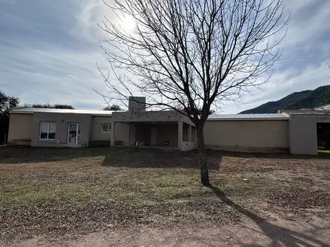 Casa 5 ambientes con 3 baños