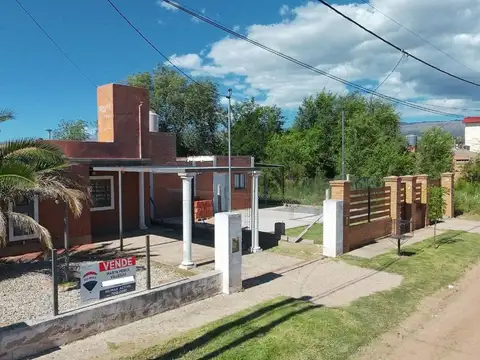 VENTA CASA MINA CLAVERO 2 DORM CERCA DE RUTA Y RIO