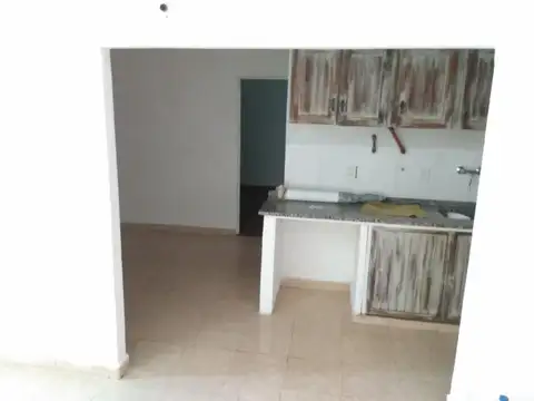 Casa en Alquiler con 2 cocheras
