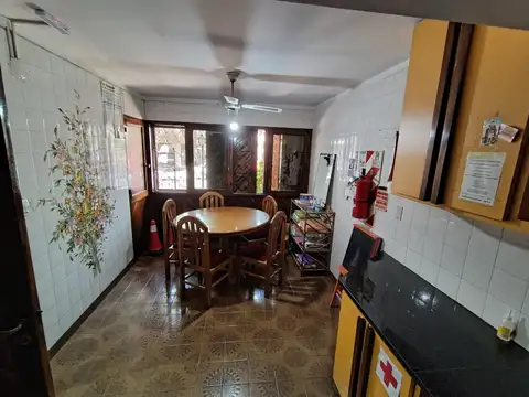 Casa 8 ambientes con 6 baños