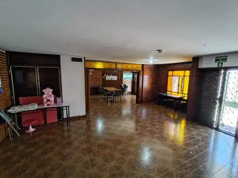 CASA EN 6TA SECCION DE CIUDAD - COCHERAS
