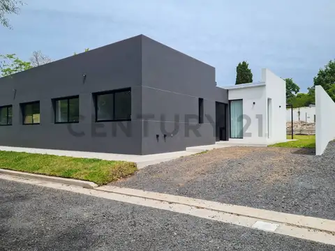 Casa en venta a estrenar en Barrio cerrado