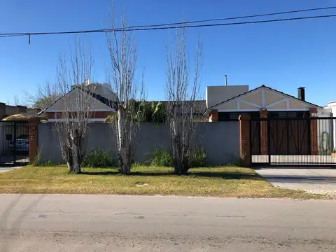 Casa en Venta en City Bell [Cod: 890]