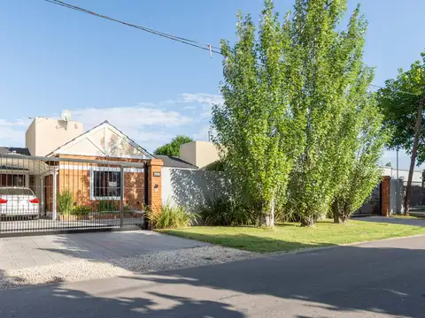 Casa en Venta en City Bell [Cod: 890]