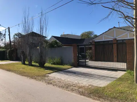 Casa en Venta en City Bell [Cod: 890]