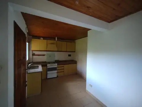 Casa 3 ambientes con 1 baño