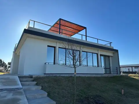 Venta Casa 5 amb a estrenar c/lote en altura, pileta, terraza - Bo. Villalobos - Hudson