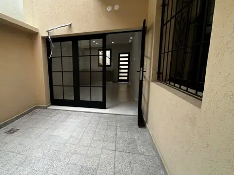 VENTA PH REFACCIONADO A ESTRENAR 3 AMBIENTES CON DOS PATIOS, TERRAZA Y LAVADERO