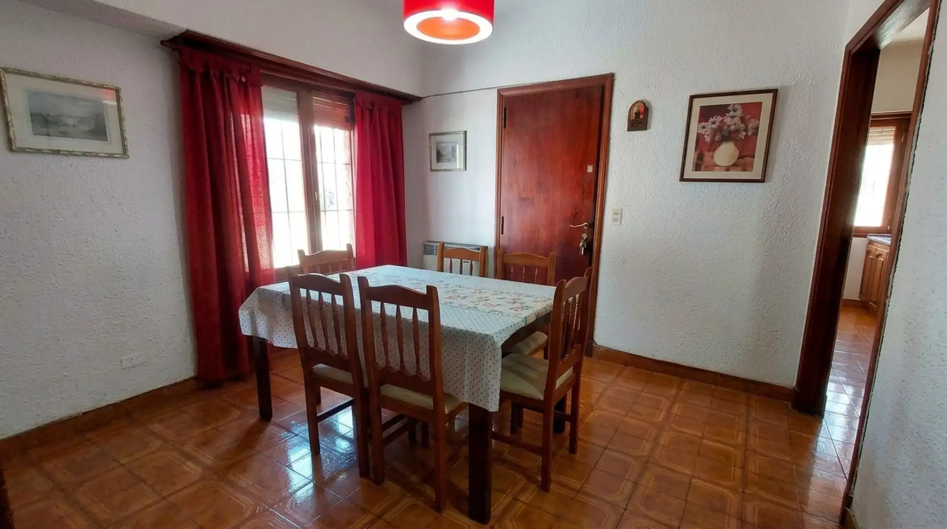 VENTA CASA DE 7 AMBIENTES – LOTE APTO DESARROLLO