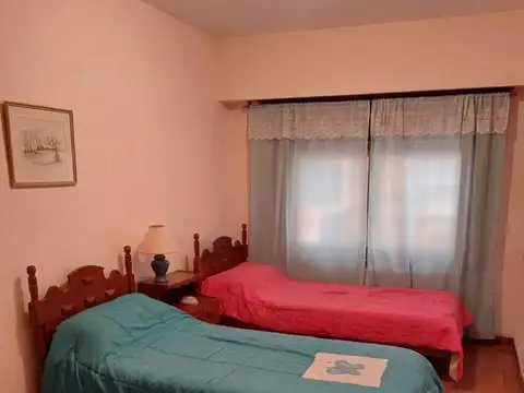 VENTA CASA DE 7 AMBIENTES – LOTE APTO DESARROLLO