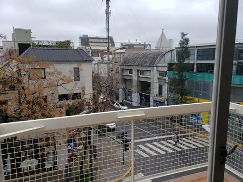 1 amb. a la calle con balcón