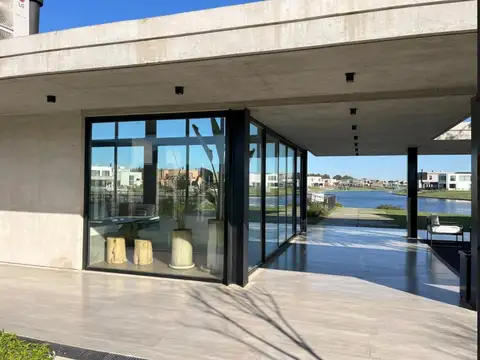 Av. de la Cultura 100