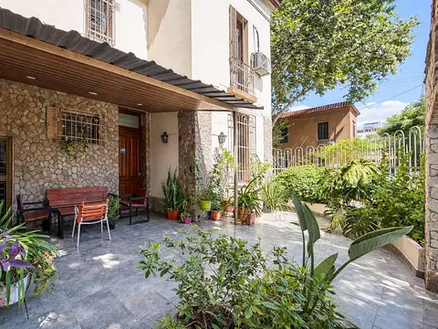 VENTA - Casa 3 dormitorios mas comodín con cochera - Parque Casado, Rosario APTO CRÉDITO