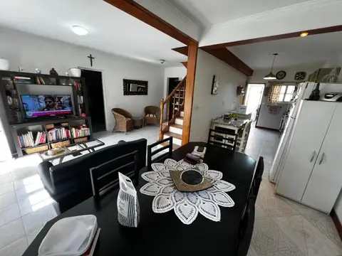 Casa 4 ambientes con 2 baños