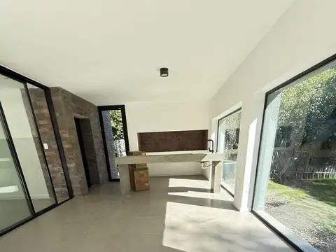 Casa 10 ambientes con 5 baños