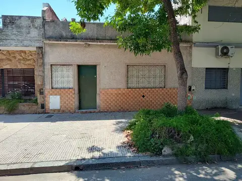 CASA 4 AMB A RECICLAR VENTA LOTE PROPIO Y TERRAZA
