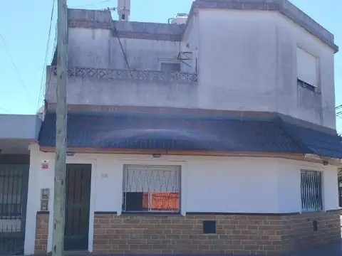 Depto Tipo Casa en Alquiler en Caseros, $ 620.000