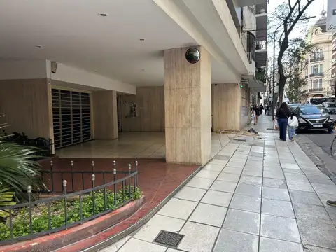 VENTA DE COCHERA FIJA EN RECOLETA – APTA SUV