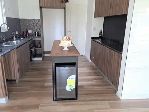 Casa 5 ambientes con 4 baños