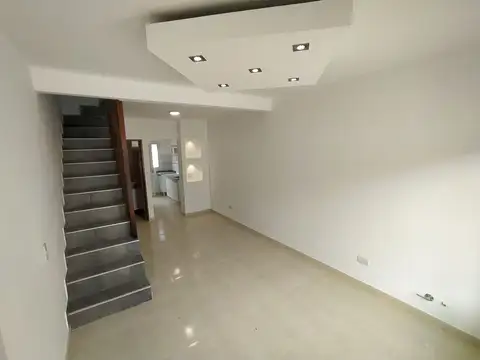 Casa 3 ambientes con 2 baños