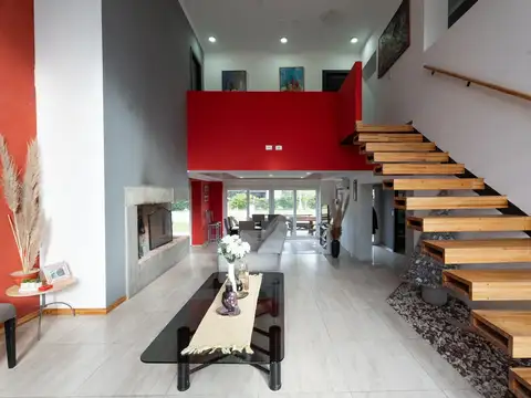 Casa 7 ambientes con 3 baños