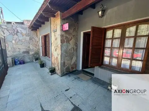 Casa en venta  de 2 Dormitorios c/ cochera en Berisso APTA BANCO
