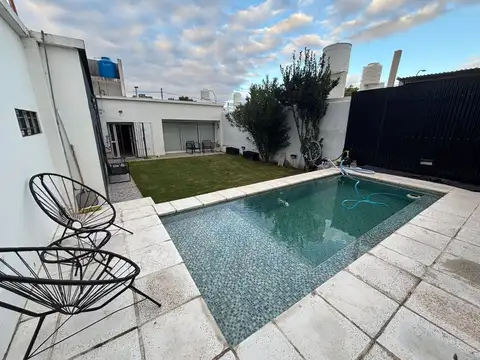 Casa en Venta con 2 cocheras