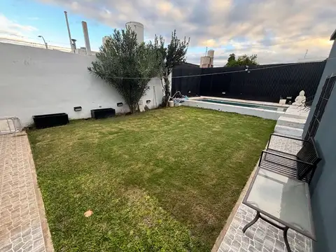 Casa 4 ambientes con 3 baños