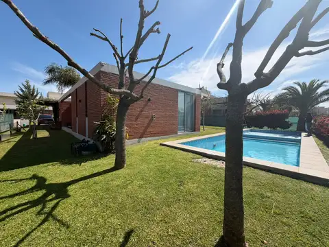 Casa 5 ambientes con 3 baños