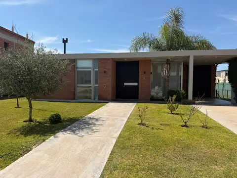 Casa de 3 dormitorios con patio y cocheras en venta en Hudson sobre ruta 2 [Cod: 2852-461]